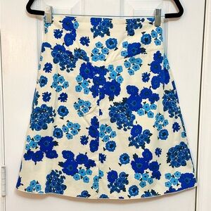 🌼2/$30🌼
MAX & Co bold floral print skirt with tie detail